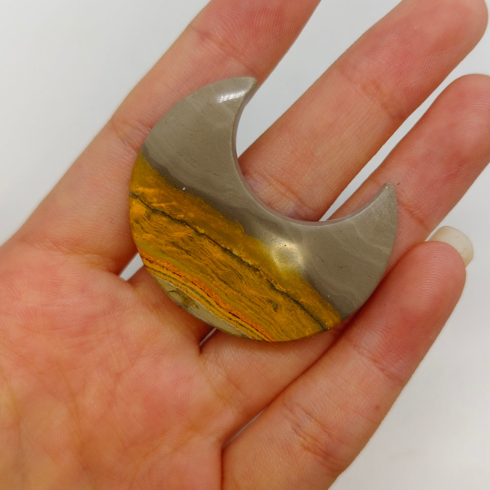 bumble bee jasper moon carving ornaments healing 11.5g