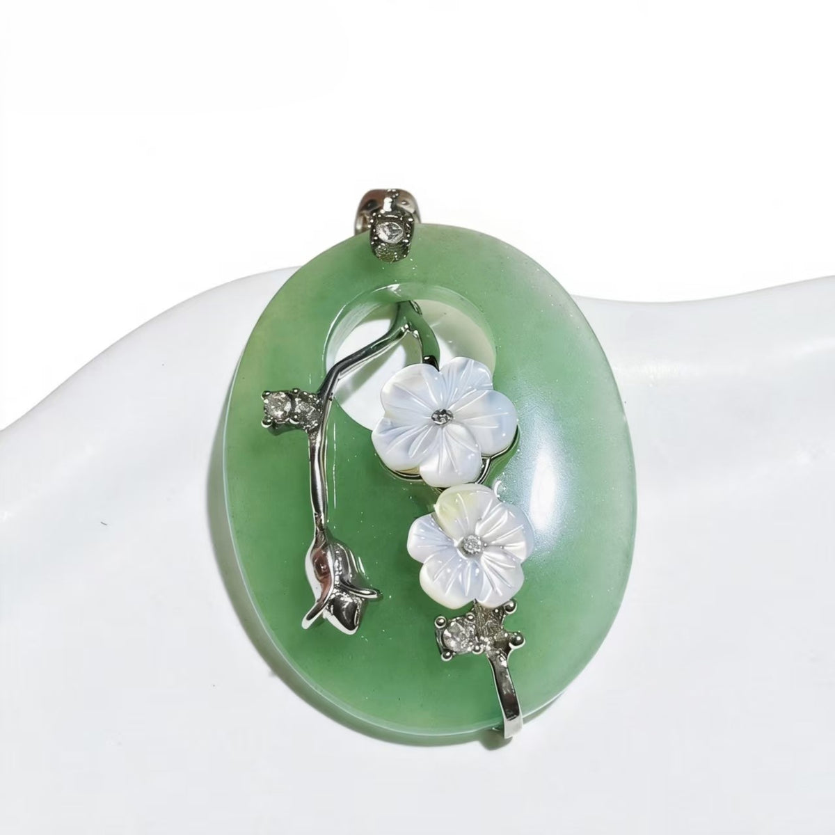 Green Aventurine Pendants Retro Interlacing Flower Necklace For Women Men Girls