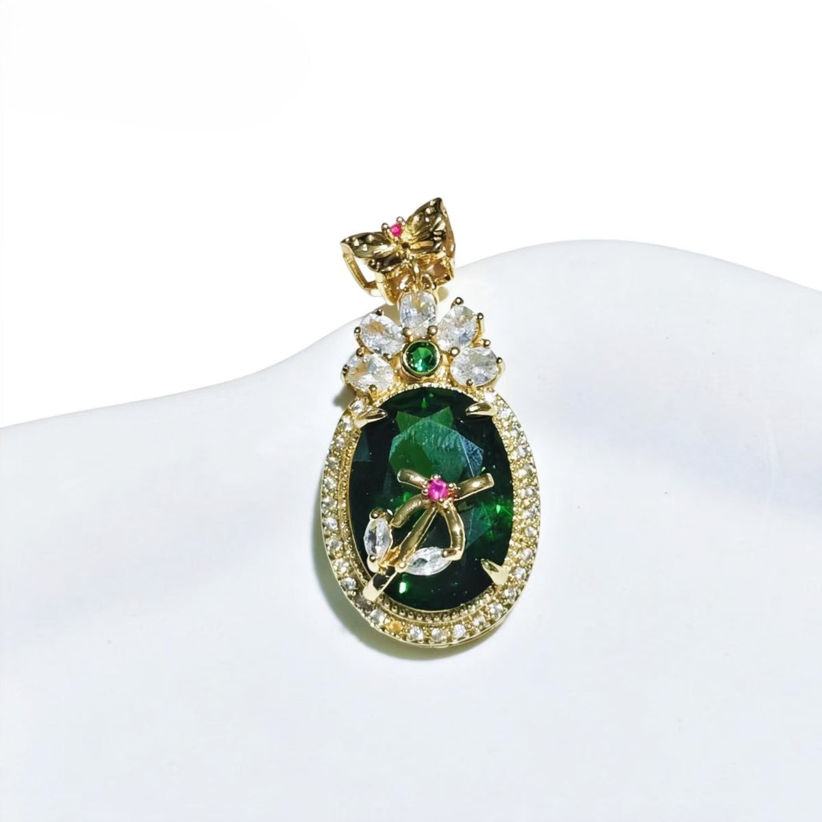 High-end Luxury Oval Seiko Inlay Green Zircon With Flower&butterfly Design Pendants Gold-plated Accessories For Women Jewelry Gifts