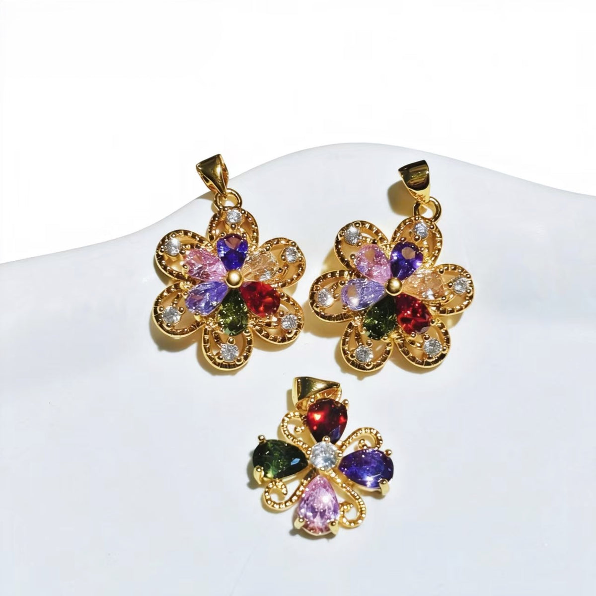 High-end Luxury Flower Shape Color Zircon Pendants Gold-plated Accessories For Women Jewelry Gifts