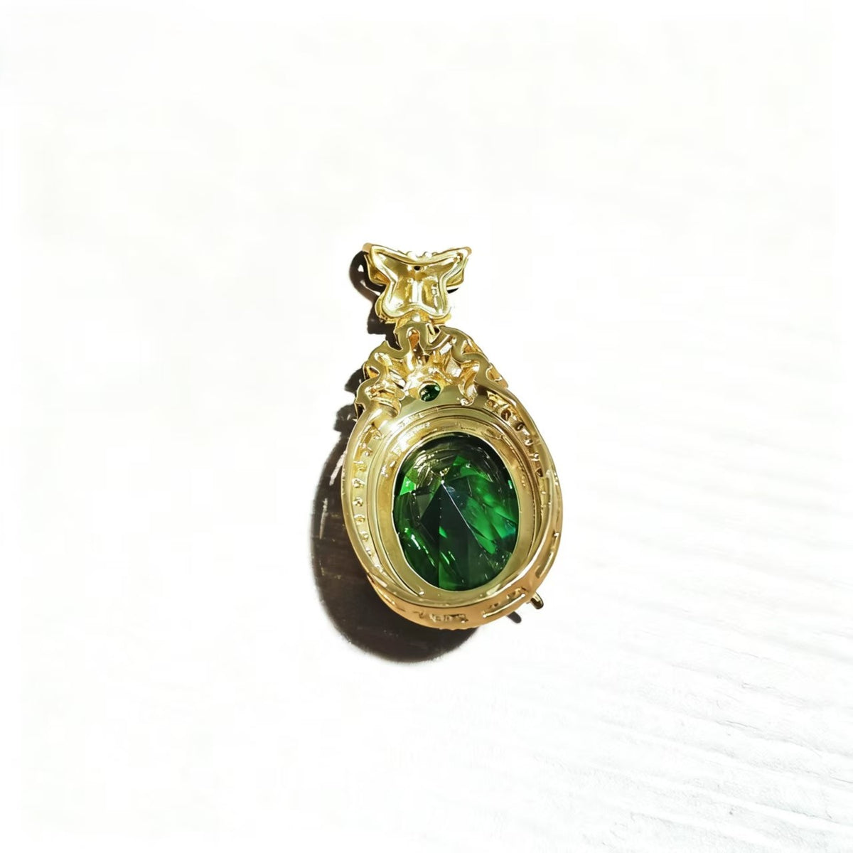 High-end Luxury Oval Seiko Inlay Green Zircon With Flower&butterfly Design Pendants Gold-plated Accessories For Women Jewelry Gifts